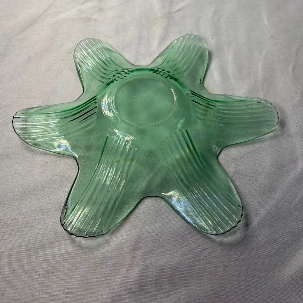 Vintage Green  Glass Star Flower Ribbed Scalloped Bowl Candy Dish 7.5in